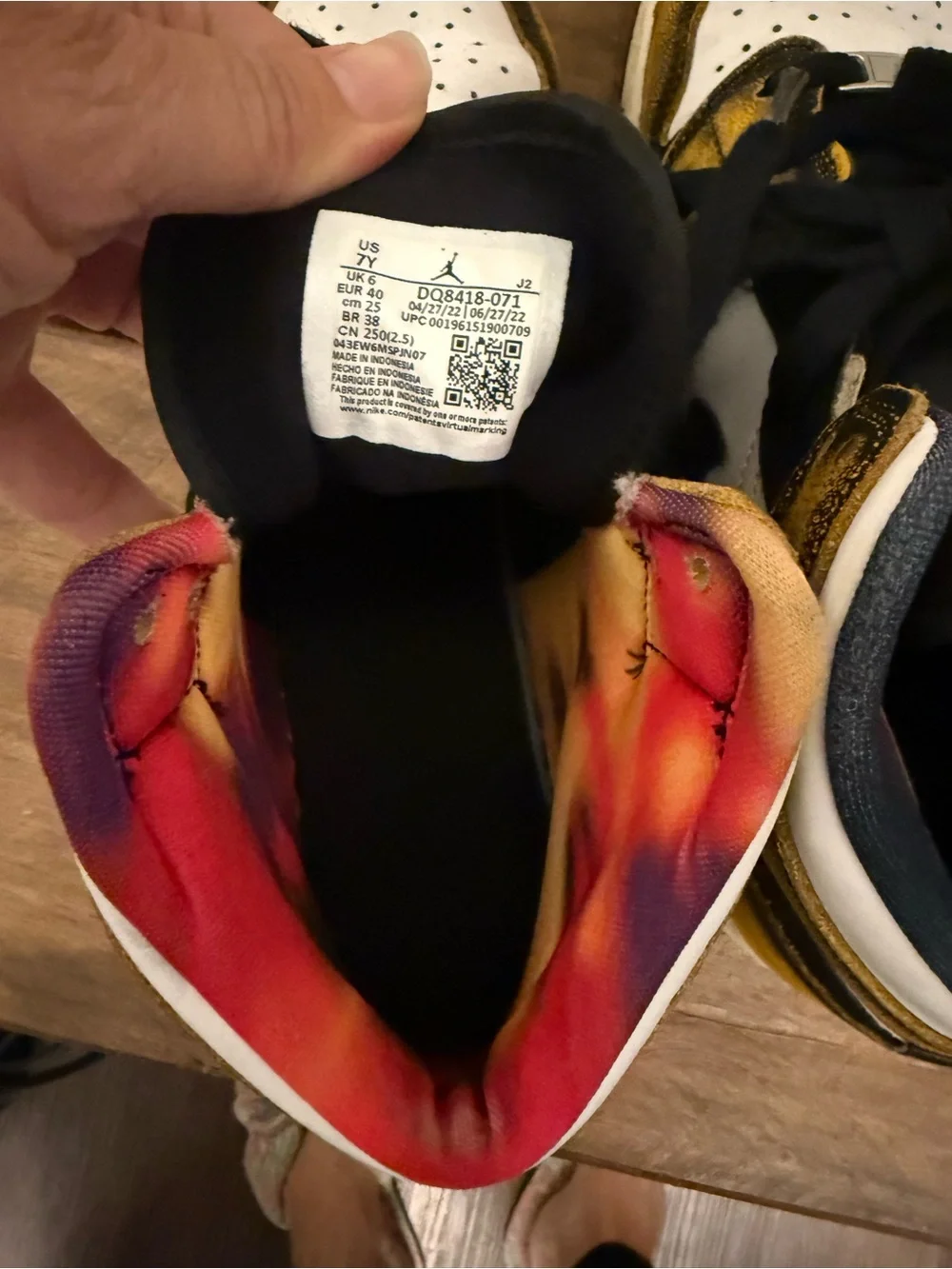 Nike Air Jordan 1 Mid SE “Wear-away” sneakers